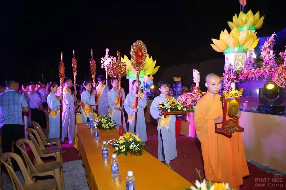 Tĩnh Gia: Chùa Đót Tiên tổ chức đêm hoa đăng kính mừng Phật Đản PL.2562 5 Tĩnh Gia: Chùa Đót Tiên tổ chức đêm hoa đăng kính mừng Phật Đản PL.2562 image-1731942974438