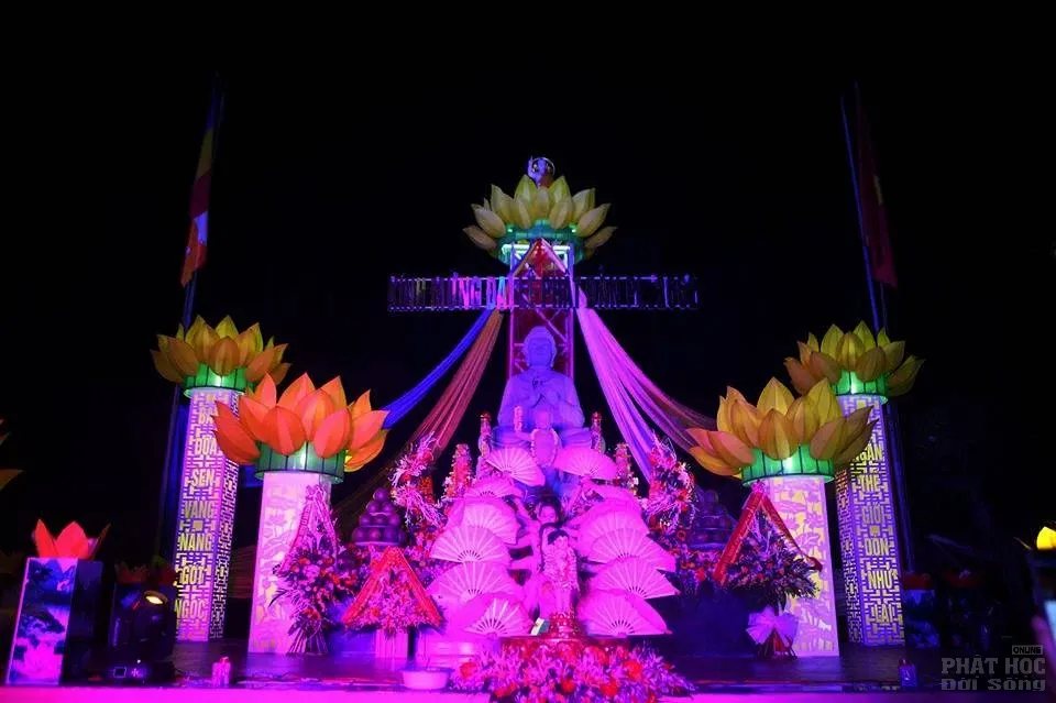 Tĩnh Gia: Chùa Đót Tiên tổ chức đêm hoa đăng kính mừng Phật Đản PL.2562 8 Tĩnh Gia: Chùa Đót Tiên tổ chức đêm hoa đăng kính mừng Phật Đản PL.2562 image-1731942977099