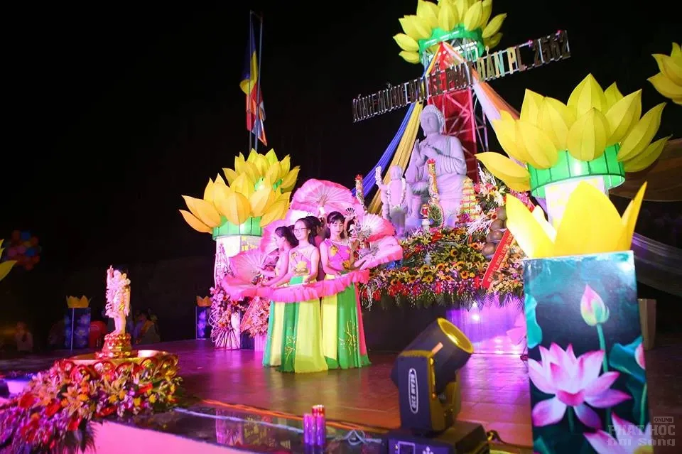 Tĩnh Gia: Chùa Đót Tiên tổ chức đêm hoa đăng kính mừng Phật Đản PL.2562 10 Tĩnh Gia: Chùa Đót Tiên tổ chức đêm hoa đăng kính mừng Phật Đản PL.2562 image-1731942978841