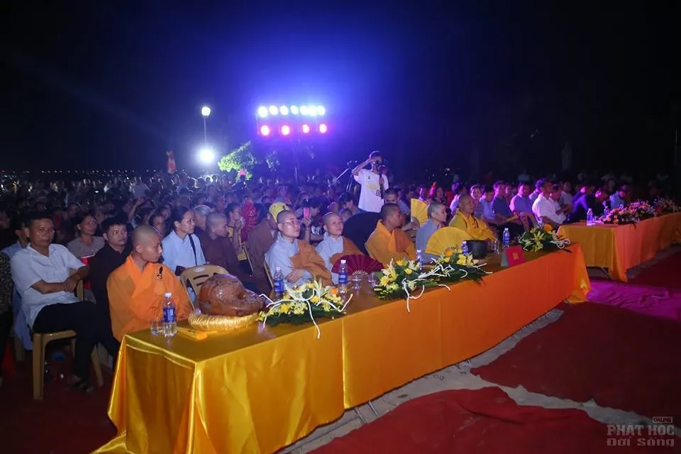 Tĩnh Gia: Chùa Đót Tiên tổ chức đêm hoa đăng kính mừng Phật Đản PL.2562 image-1731942979760