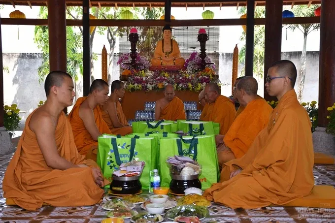 Tịnh thất Kỳ Viên cúng đàn Dược Sư cầu an 10 Tịnh thất Kỳ Viên cúng đàn Dược Sư cầu an image-1731943260407