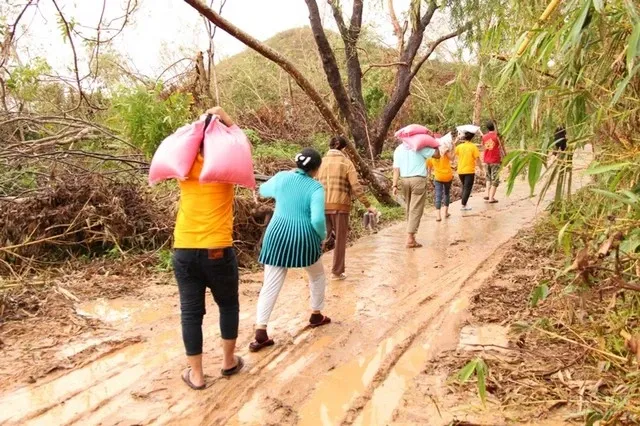 Tịnh xá Bửu Sơn cứu trợ tại Phú Yên - Khánh Hòa 26 Tịnh xá Bửu Sơn cứu trợ tại Phú Yên - Khánh Hòa image-1732288047721
