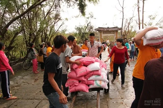Tịnh xá Bửu Sơn cứu trợ tại Phú Yên - Khánh Hòa 30 Tịnh xá Bửu Sơn cứu trợ tại Phú Yên - Khánh Hòa image-1732288051144