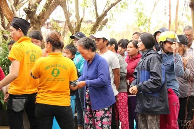 Tịnh xá Bửu Sơn cứu trợ tại Phú Yên - Khánh Hòa 34 Tịnh xá Bửu Sơn cứu trợ tại Phú Yên - Khánh Hòa image-1732288054223