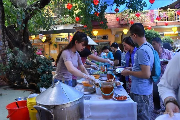 Tịnh xá Lộc Uyển tổ chức Buffet nhân mùa Phật đản 2 Tịnh xá Lộc Uyển tổ chức Buffet nhân mùa Phật đản image-1731943498320