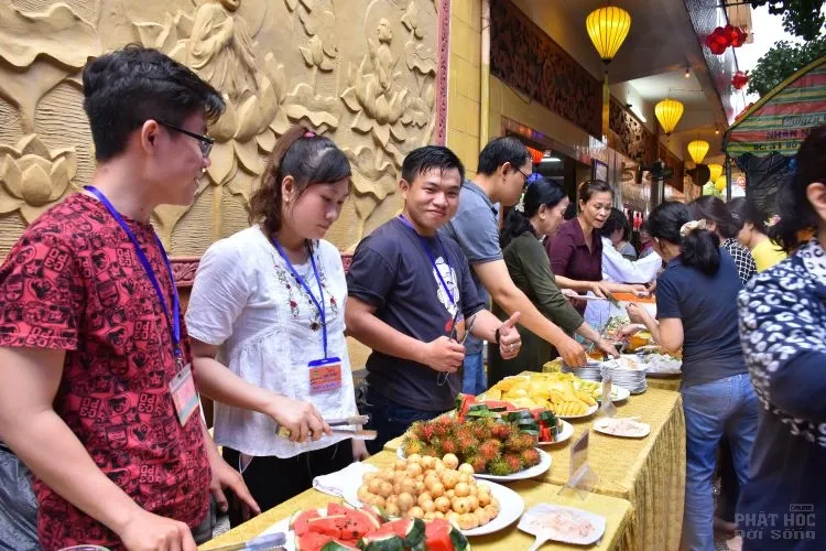 Tịnh xá Lộc Uyển tổ chức Buffet nhân mùa Phật đản 5 Tịnh xá Lộc Uyển tổ chức Buffet nhân mùa Phật đản image-1731943500537