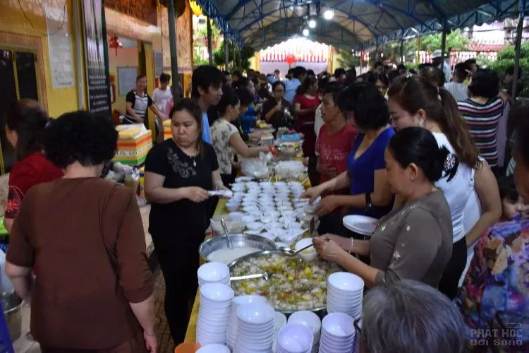 Tịnh xá Lộc Uyển tổ chức Buffet nhân mùa Phật đản 13 Tịnh xá Lộc Uyển tổ chức Buffet nhân mùa Phật đản image-1731943506295
