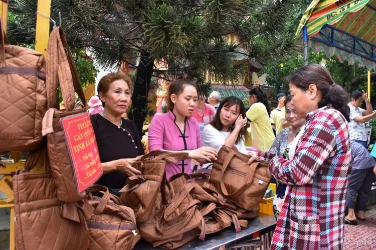 Tịnh xá Lộc Uyển tổ chức Buffet nhân mùa Phật đản 14 Tịnh xá Lộc Uyển tổ chức Buffet nhân mùa Phật đản image-1731943507123