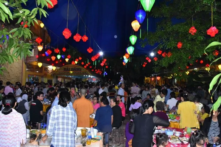 Tịnh xá Lộc Uyển tổ chức Buffet nhân mùa Phật đản 15 Tịnh xá Lộc Uyển tổ chức Buffet nhân mùa Phật đản image-1731943507915