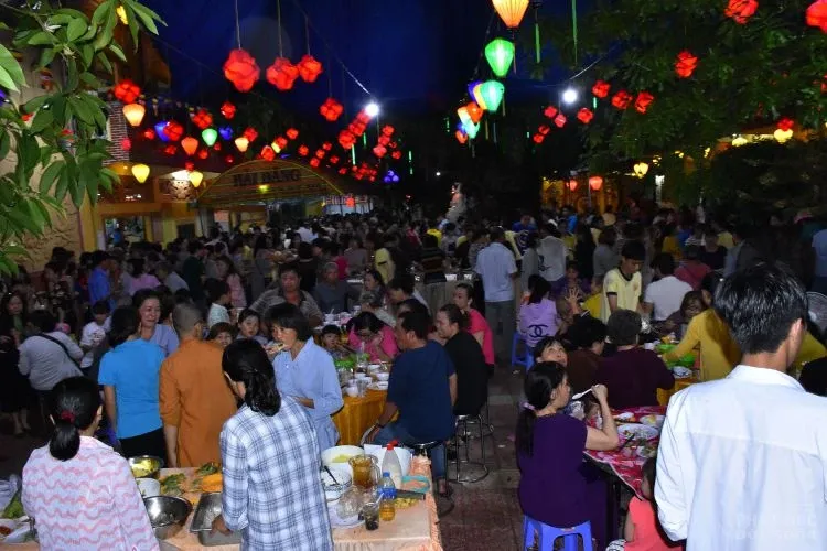 Tịnh xá Lộc Uyển tổ chức Buffet nhân mùa Phật đản image-1731943508631