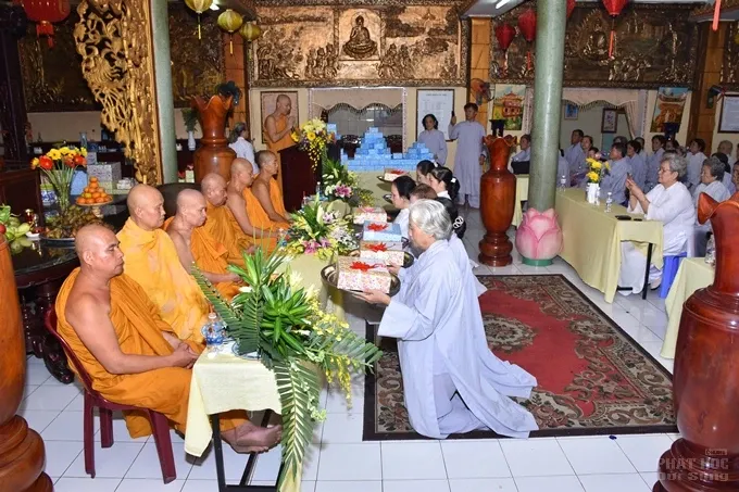 Tịnh xá Lộc Uyển tổng kết lớp Bát quan trai 8 Tịnh xá Lộc Uyển tổng kết lớp Bát quan trai image-1732292152259