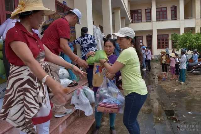Tịnh xá Lộc Uyển và tịnh xá Ngọc Chơn cứu trợ tại huyện Quảng Trạch tỉnh Quảng Bình 6 Tịnh xá Lộc Uyển và tịnh xá Ngọc Chơn cứu trợ tại huyện Quảng Trạch tỉnh Quảng Bình image-1731940583503