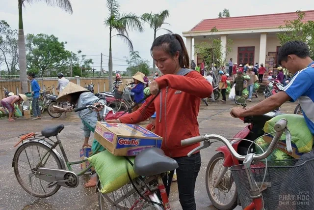 Tịnh xá Lộc Uyển và tịnh xá Ngọc Chơn cứu trợ tại huyện Quảng Trạch tỉnh Quảng Bình 7 Tịnh xá Lộc Uyển và tịnh xá Ngọc Chơn cứu trợ tại huyện Quảng Trạch tỉnh Quảng Bình image-1731940584226