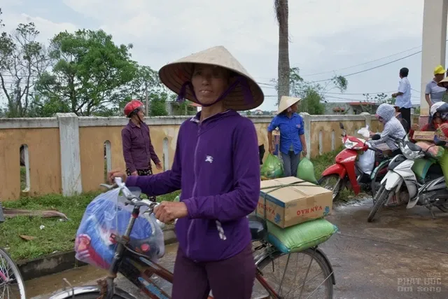 Tịnh xá Lộc Uyển và tịnh xá Ngọc Chơn cứu trợ tại huyện Quảng Trạch tỉnh Quảng Bình 9 Tịnh xá Lộc Uyển và tịnh xá Ngọc Chơn cứu trợ tại huyện Quảng Trạch tỉnh Quảng Bình image-1731940585654