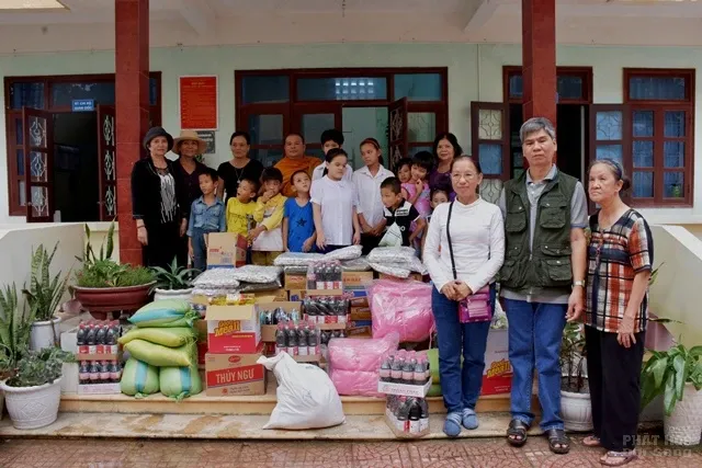 Tịnh xá Lộc Uyển và tịnh xá Ngọc Chơn cứu trợ tại huyện Quảng Trạch tỉnh Quảng Bình image-1731940587696