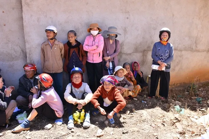 Tịnh xá Lộc Uyển và tịnh xá Ngọc Chơn trực thuộc Giáo đoàn 6 đi từ thiện tại Lâm Đồng 3 Tịnh xá Lộc Uyển và tịnh xá Ngọc Chơn trực thuộc Giáo đoàn 6 đi từ thiện tại Lâm Đồng image-1731943650577