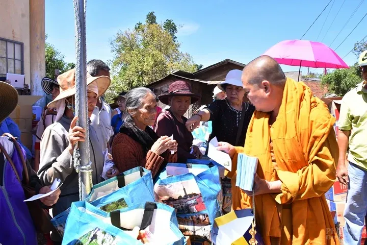 Tịnh xá Lộc Uyển và tịnh xá Ngọc Chơn trực thuộc Giáo đoàn 6 đi từ thiện tại Lâm Đồng 6 Tịnh xá Lộc Uyển và tịnh xá Ngọc Chơn trực thuộc Giáo đoàn 6 đi từ thiện tại Lâm Đồng image-1731943653112