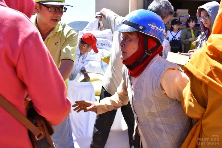 Tịnh xá Lộc Uyển và tịnh xá Ngọc Chơn trực thuộc Giáo đoàn 6 đi từ thiện tại Lâm Đồng 8 Tịnh xá Lộc Uyển và tịnh xá Ngọc Chơn trực thuộc Giáo đoàn 6 đi từ thiện tại Lâm Đồng image-1731943654723