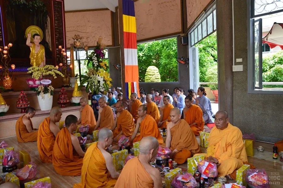 Tịnh xá Trung Tâm Q.Bình Thạnh tưởng niệm 64 năm ngày Tổ sư Minh Đăng Quang vắng bóng image-1731943866211