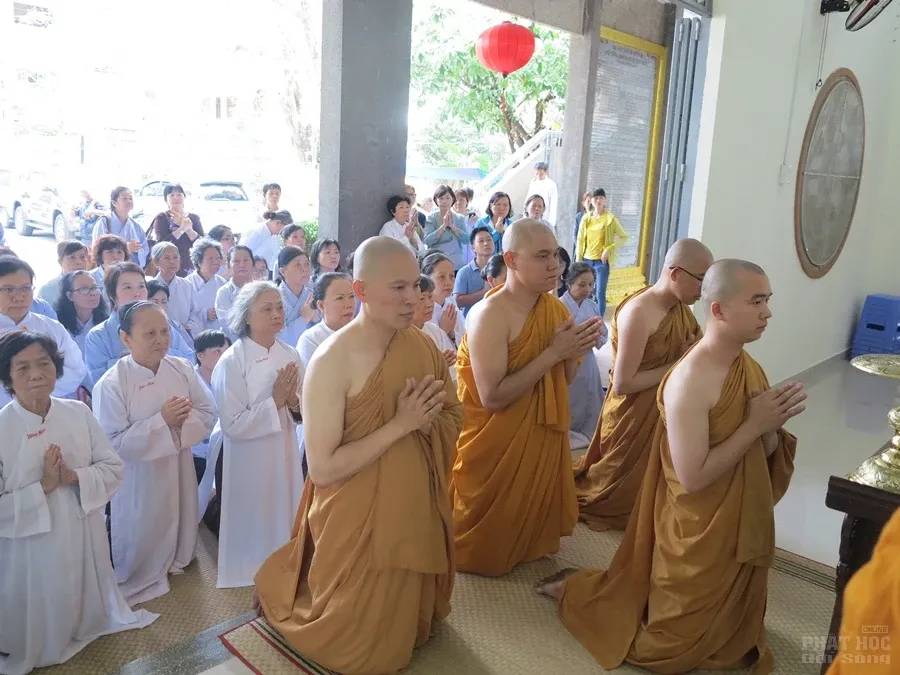 Tịnh xá Trung Tâm Q.Bình Thạnh tưởng niệm 64 năm ngày Tổ sư Minh Đăng Quang vắng bóng image-1731943873550