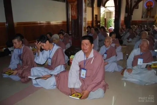 Tổn phước khi Phật tử mang cà sa người xuất gia  Tổn phước khi Phật tử mang cà sa người xuất gia image-1731746221651