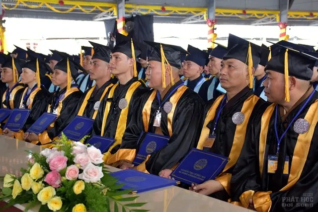 TP.HCM: Trang trọng lễ tốt nghiệp Cử nhân, Thạc sĩ Phật học image-1731940957431