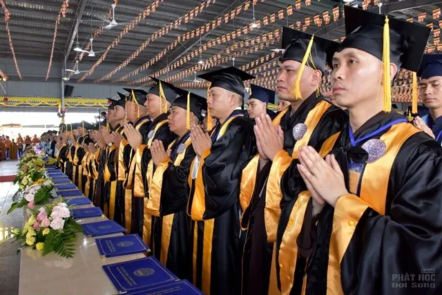 TP.HCM: Trang trọng lễ tốt nghiệp Cử nhân, Thạc sĩ Phật học image-1731940960220
