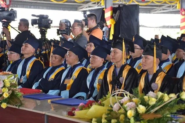 TP.HCM: Trang trọng lễ tốt nghiệp Cử nhân, Thạc sĩ Phật học image-1731940962246