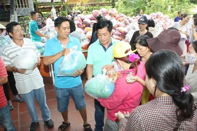 TP.Hồ Chí Minh: Hơn 800 phần quà dành cho người khiếm thị 9 TP.Hồ Chí Minh: Hơn 800 phần quà dành cho người khiếm thị image-1731725338132