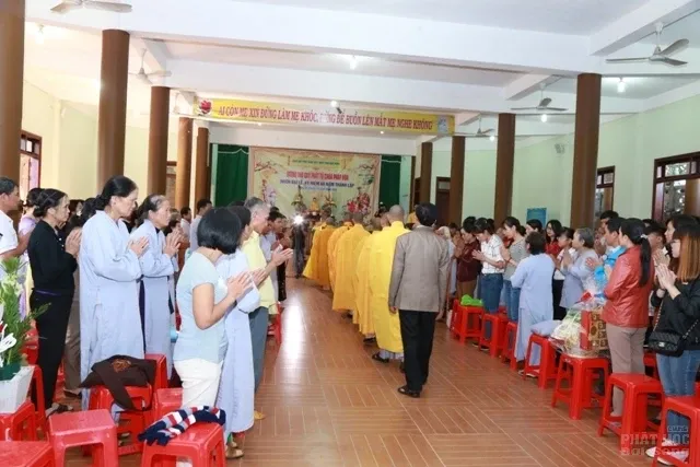 Triển lãm, mừng thọ, buffet chay kỷ niệm 60 năm thành lập Chùa Pháp Hoa image-1731941610261