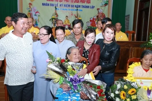 Triển lãm, mừng thọ, buffet chay kỷ niệm 60 năm thành lập Chùa Pháp Hoa image-1731941616850