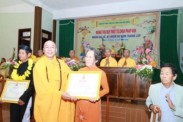 Triển lãm, mừng thọ, buffet chay kỷ niệm 60 năm thành lập Chùa Pháp Hoa image-1731941617536