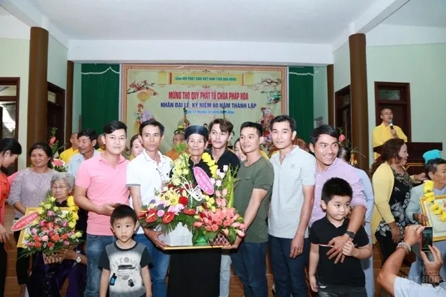 Triển lãm, mừng thọ, buffet chay kỷ niệm 60 năm thành lập Chùa Pháp Hoa image-1731941618338