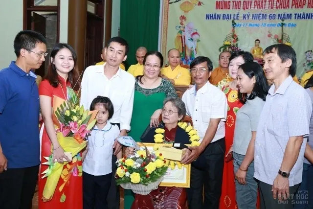 Triển lãm, mừng thọ, buffet chay kỷ niệm 60 năm thành lập Chùa Pháp Hoa image-1731941619086