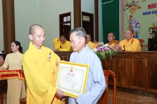 Triển lãm, mừng thọ, buffet chay kỷ niệm 60 năm thành lập Chùa Pháp Hoa image-1731941619800