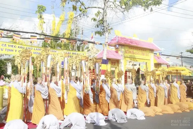 Trọng đại lễ Khai mạc Đại giới đàn Vĩnh Đạt 2018 8 Trọng đại lễ Khai mạc Đại giới đàn Vĩnh Đạt 2018 image-1731945466533
