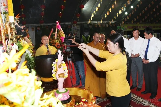 Trọng thể đại lễ Phật đản Tp. Biên Hòa 2016 24 Trọng thể đại lễ Phật đản Tp. Biên Hòa 2016 image-1731746964729