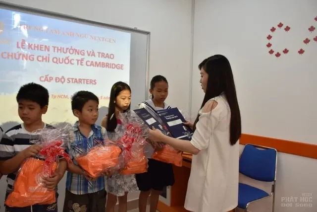 Trung tâm Anh Ngữ Nextgen trao chứng chỉ lớp học tình thương CLB Thiện Duyên image-1732288018966