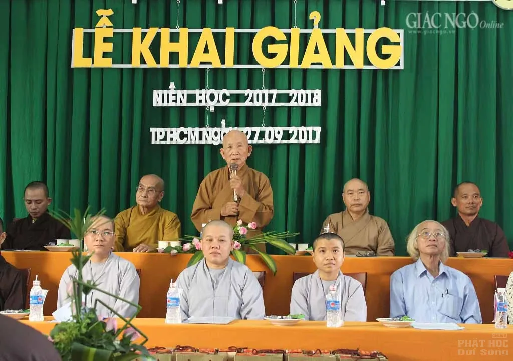 Trung tâm dịch thuật Huệ Quang khai giảng năm học mới image-1731939726151