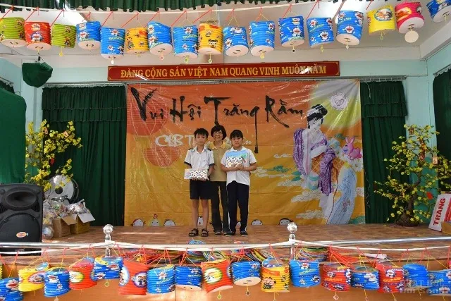 Trung Thu sớm cho lớp học tình thương CLB Thiện Duyên image-1731919778859