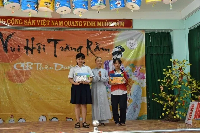 Trung Thu sớm cho lớp học tình thương CLB Thiện Duyên image-1731919779449