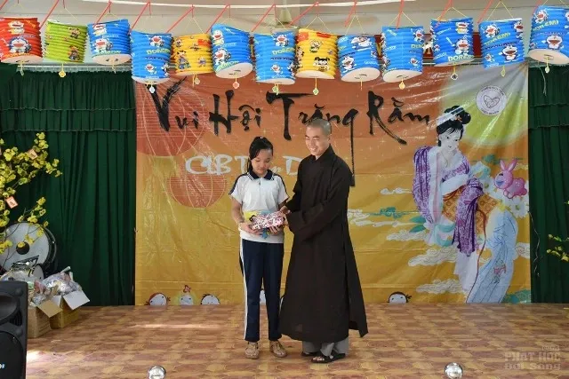 Trung Thu sớm cho lớp học tình thương CLB Thiện Duyên image-1731919780095