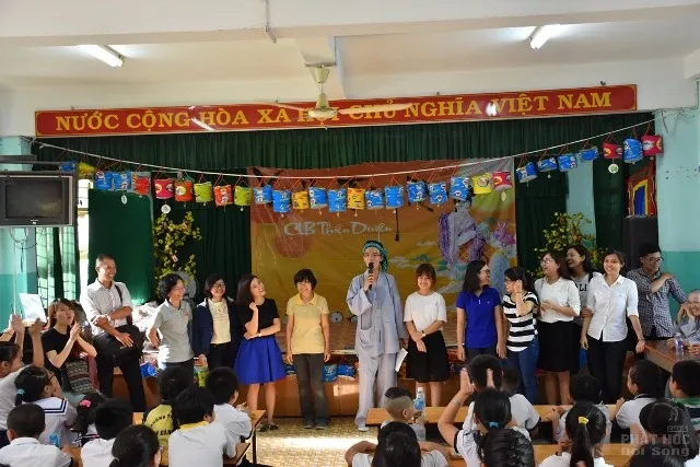 Trung Thu sớm cho lớp học tình thương CLB Thiện Duyên image-1731919780710