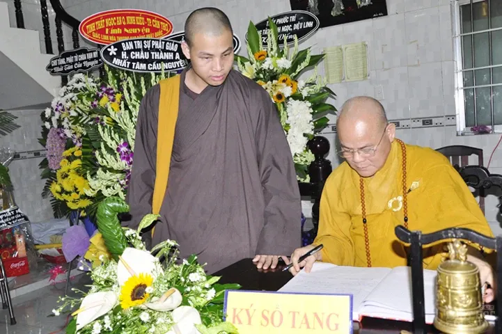 Trung ương GHPGVN viếng lễ Tang cố HT. Thích Huệ Đức Trung ương GHPGVN viếng lễ Tang cố HT. Thích Huệ Đức image-1731938294825