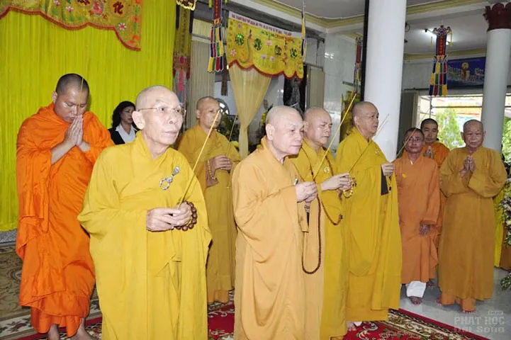 Trung ương GHPGVN viếng lễ Tang cố HT. Thích Huệ Đức Trung ương GHPGVN viếng lễ Tang cố HT. Thích Huệ Đức image-1731938295569