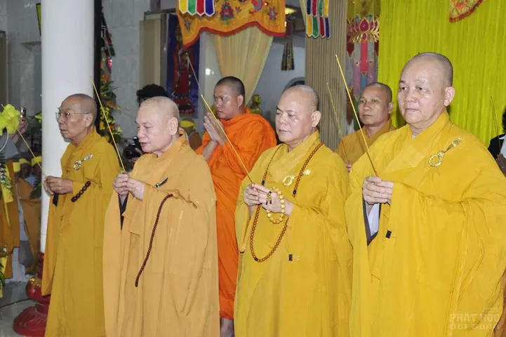 Trung ương GHPGVN viếng lễ Tang cố HT. Thích Huệ Đức Trung ương GHPGVN viếng lễ Tang cố HT. Thích Huệ Đức image-1731938296347