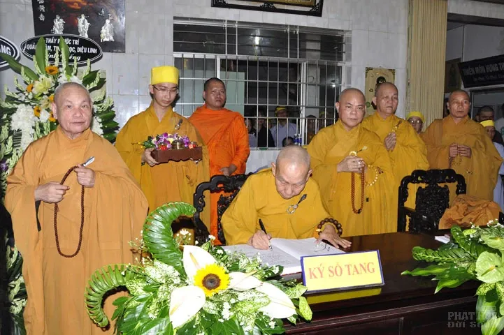 Trung ương GHPGVN viếng lễ Tang cố HT. Thích Huệ Đức 6 Trung ương GHPGVN viếng lễ Tang cố HT. Thích Huệ Đức image-1731938299244