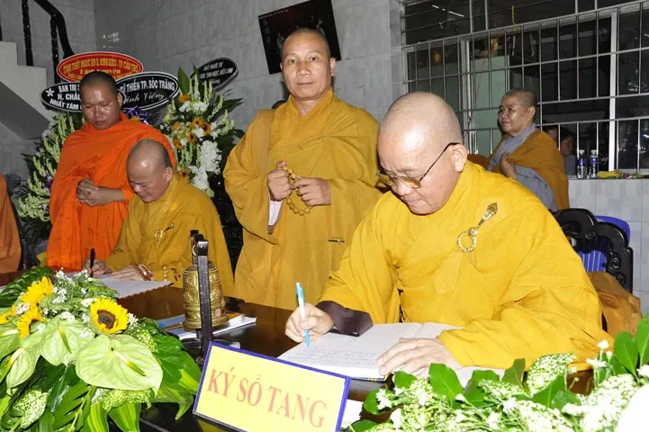 Trung ương GHPGVN viếng lễ Tang cố HT. Thích Huệ Đức 7 Trung ương GHPGVN viếng lễ Tang cố HT. Thích Huệ Đức image-1731938299964