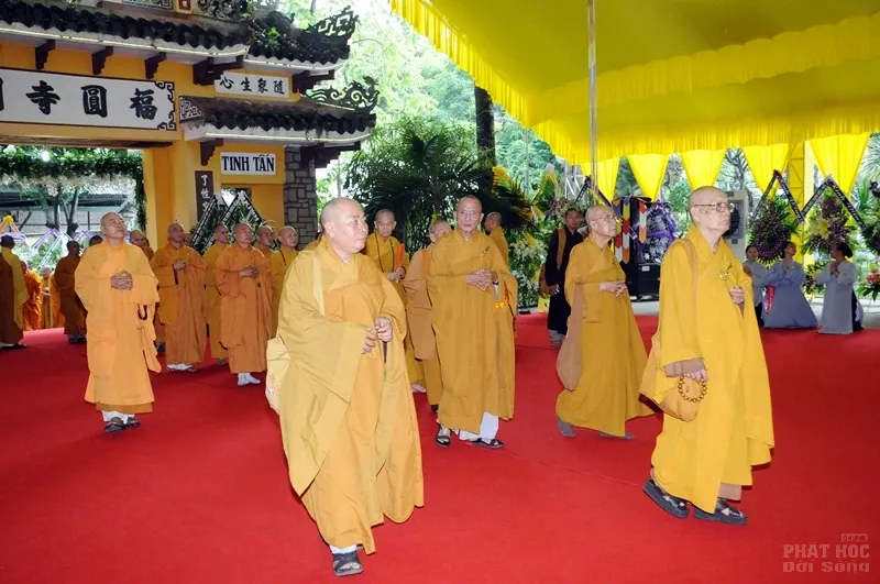 Trung ương GHPGVN viếng tang cố HT Thích Quang Đạo image-1731939487139