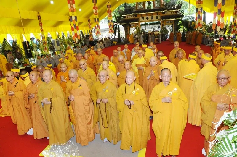 Trung ương GHPGVN viếng tang cố HT Thích Quang Đạo image-1731939490242